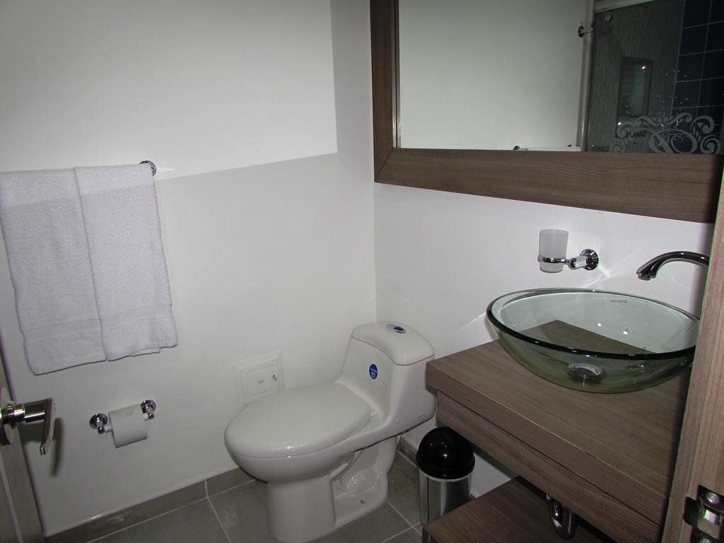 Aw Hotel Plaza Miranda Bogotá Zimmer foto